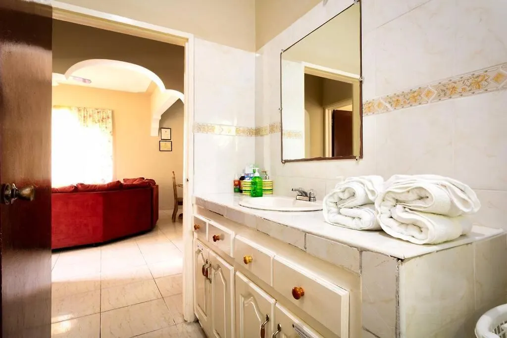Cozy Locale - Gold Hotel Port Antonio Guest house