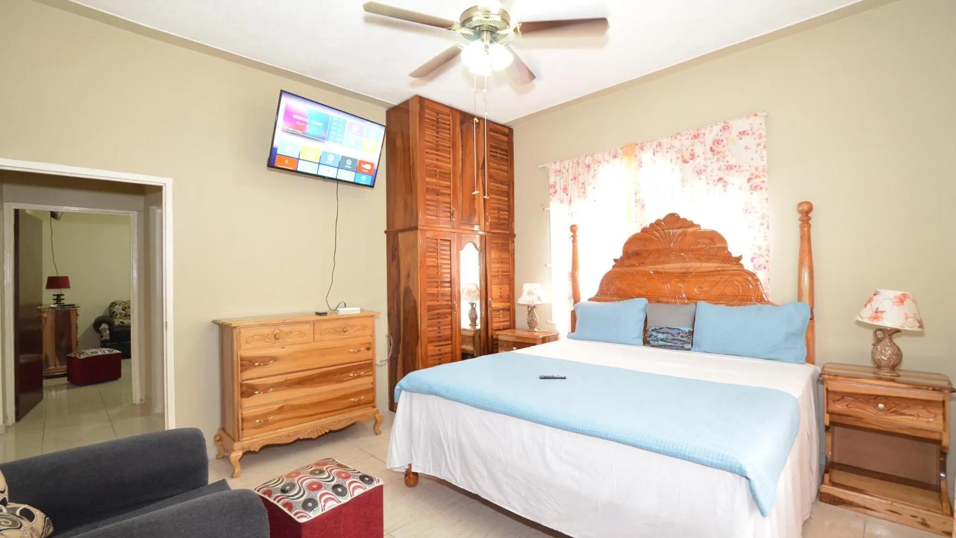 Cozy Locale - Gold Hotel Port Antonio 3*,