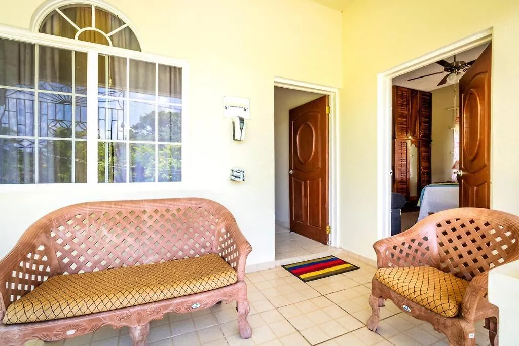 Cozy Locale - Gold Hotel Port Antonio 3*,  Jamaica