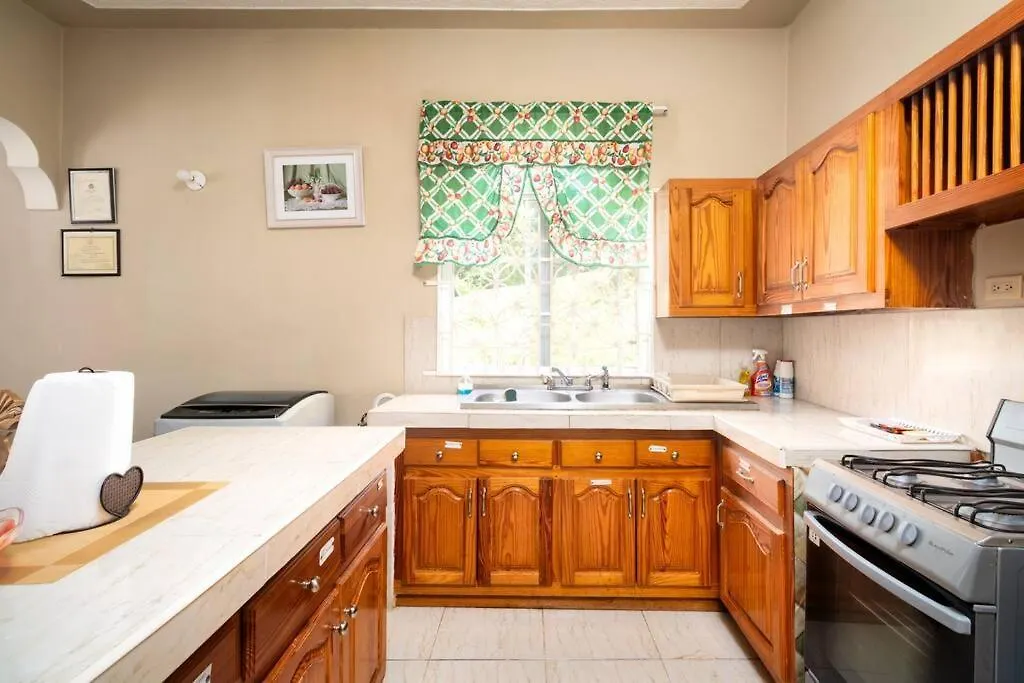 Cozy Locale - Gold Hotel Port Antonio Guest house