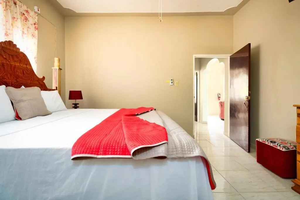 Cozy Locale - Gold Hotel Port Antonio Guest house