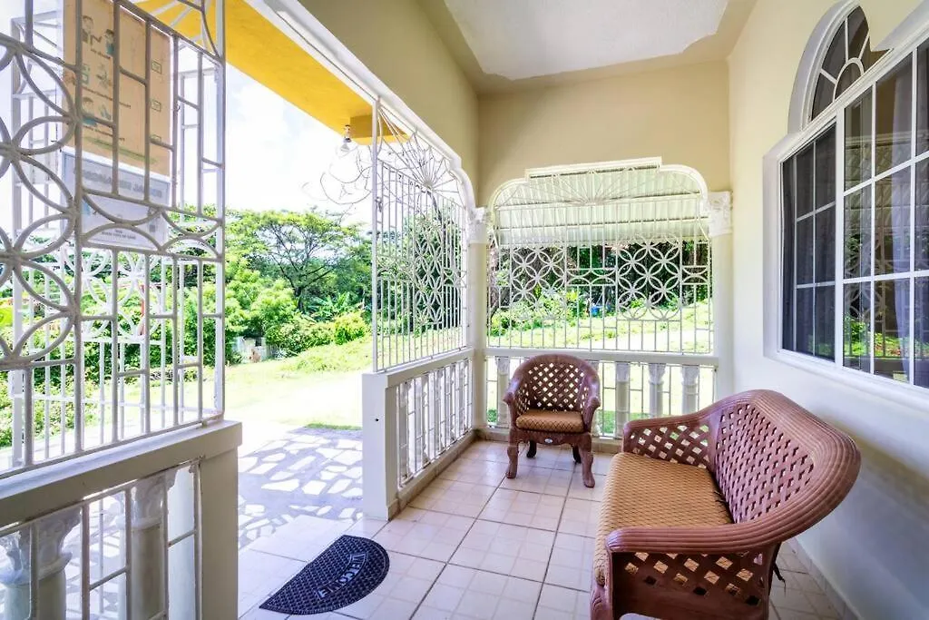 Cozy Locale - Gold Hotel Port Antonio Guest house